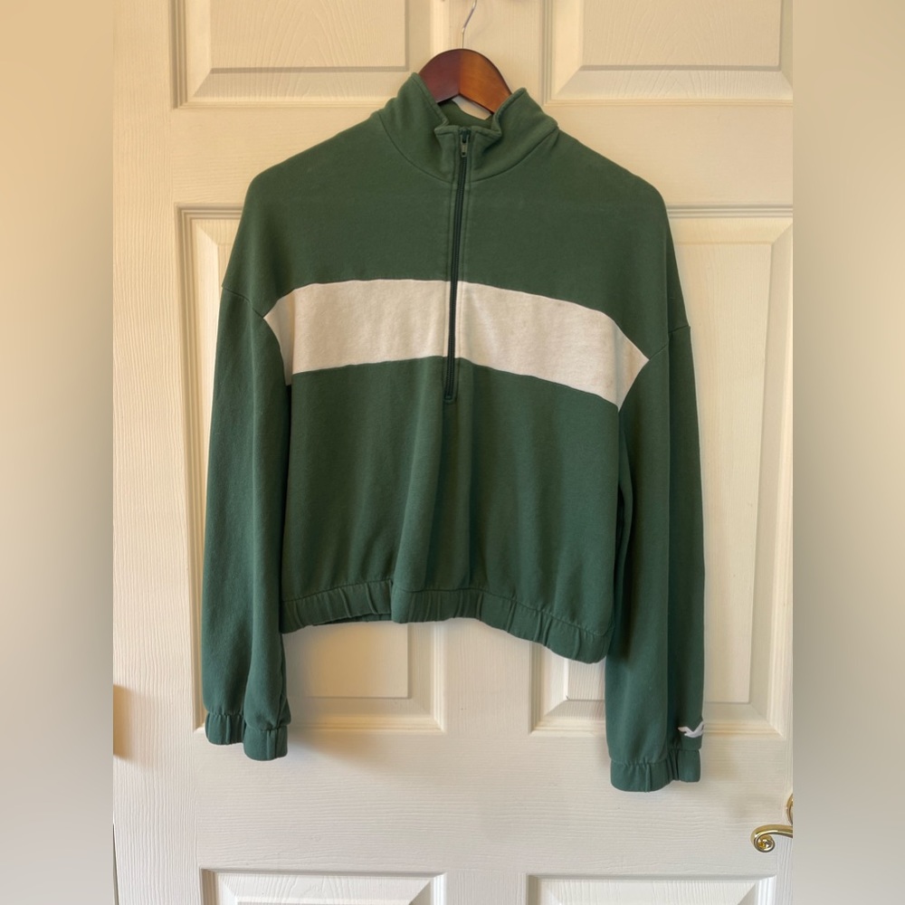 Hollister green/white cropped sweater